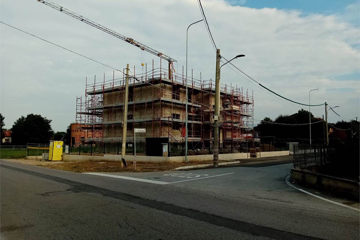 AROSIO vendiamo 4 APPARTAMENTI nuova costruzione