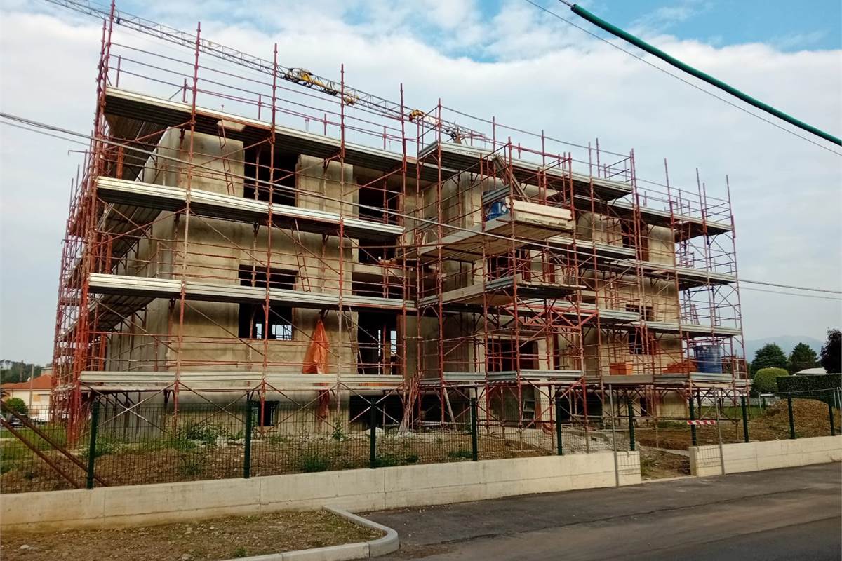 AROSIO vendiamo 4 APPARTAMENTI nuova costruzione