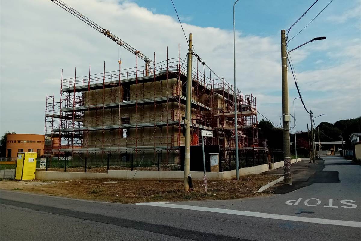 AROSIO vendiamo 4 APPARTAMENTI nuova costruzione
