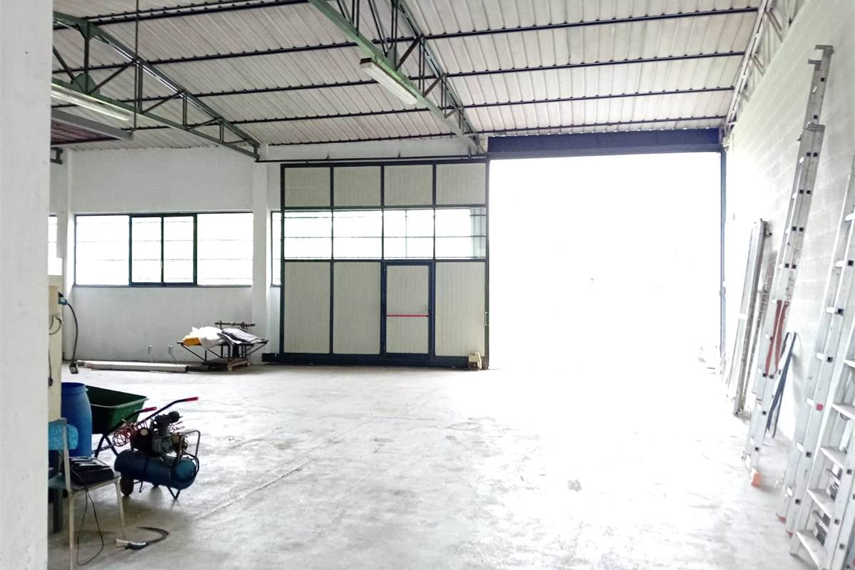 LIPOMO vendo CAPANNONE di 400Mq 