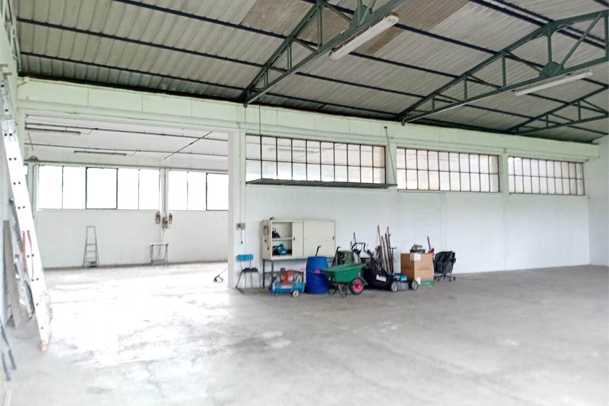 LIPOMO vendo CAPANNONE di 400Mq 