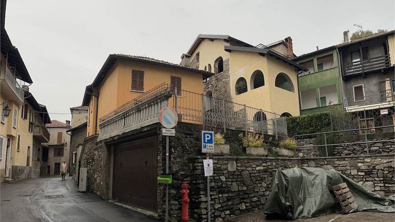 AGRA (VA) vendiamo CASA UNIFAMILIARE