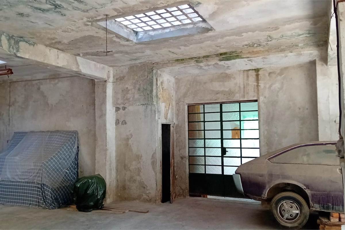 CANTU' vendo STABILE cielo/terra da ristrutturare