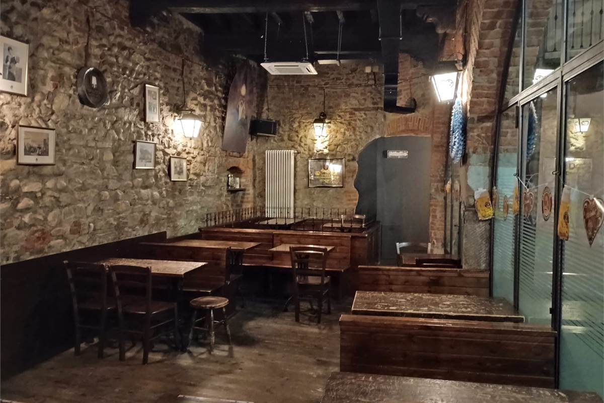 CANTU' vendesi muri PUB/BIRRERIA