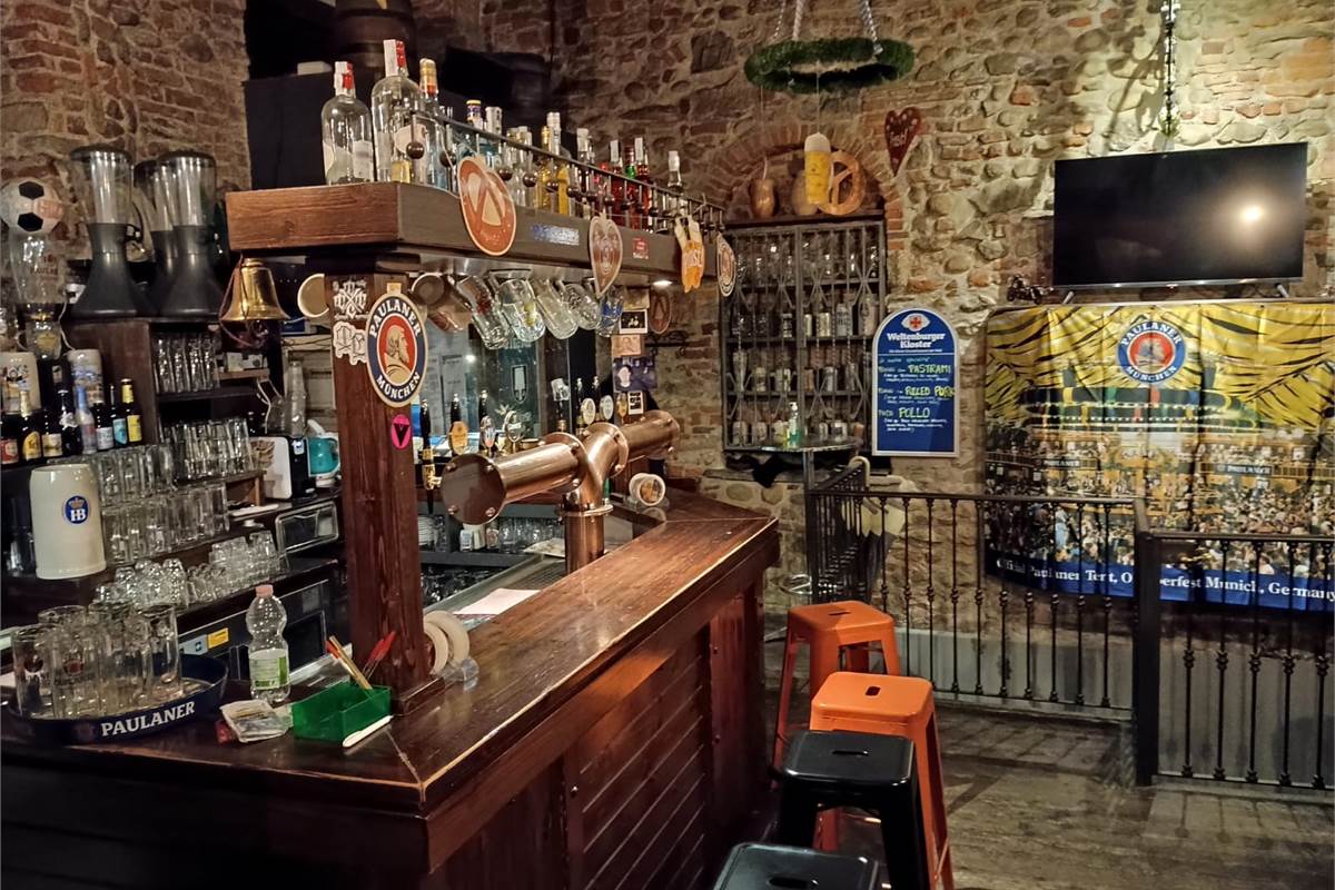 CANTU' vendesi muri PUB/BIRRERIA