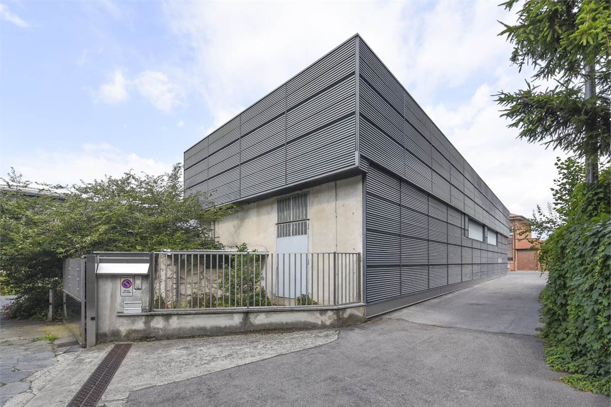 CANTU' vendiamo CAPANNONE di circa 3.000 Mq