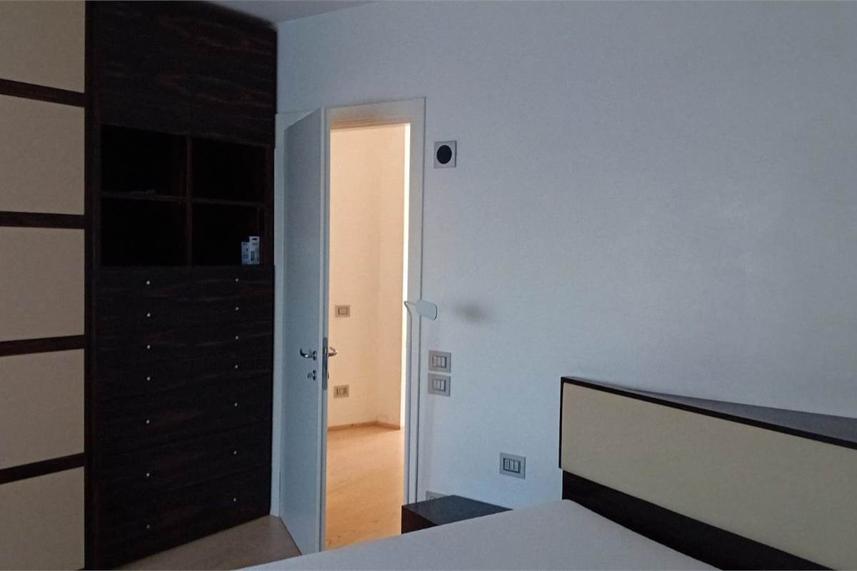 CARIMATE affitto TRILOCALE arredato con giardino