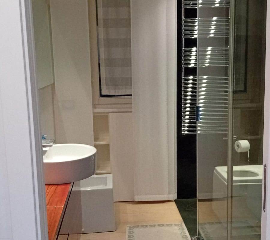 CARIMATE affitto TRILOCALE arredato con giardino