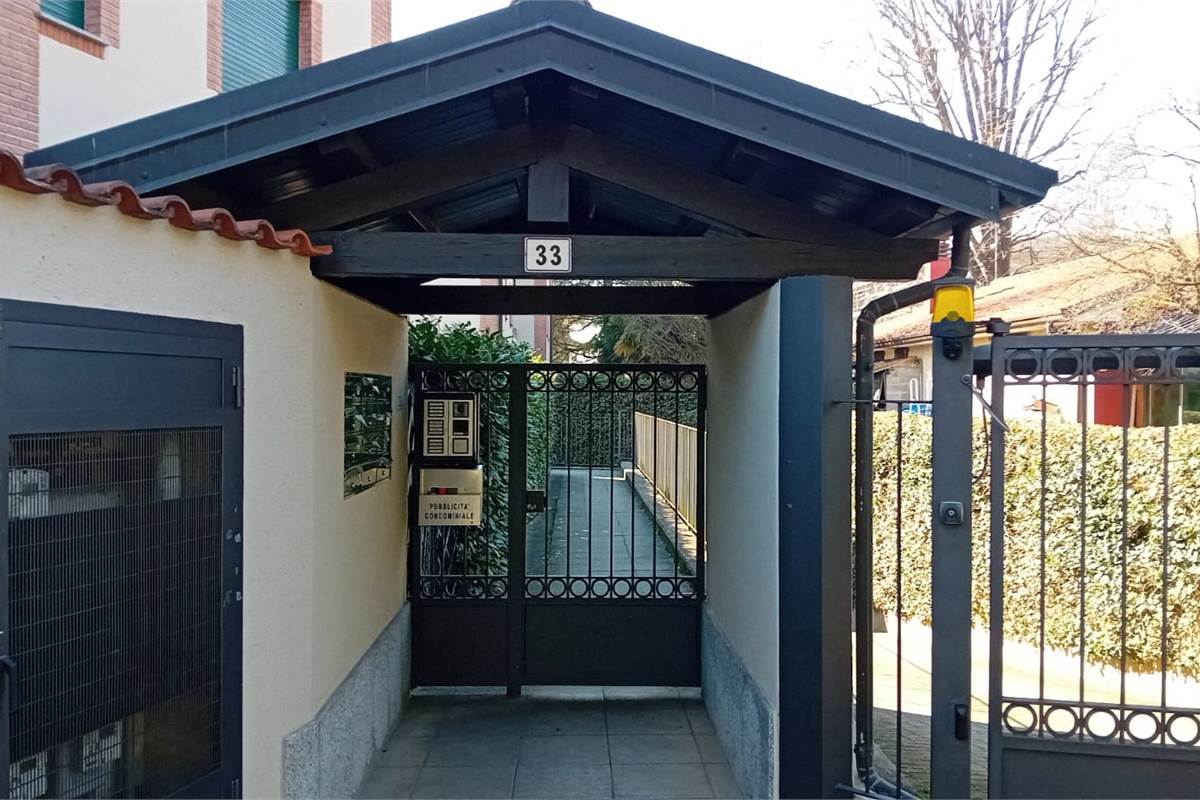 CARIMATE affitto TRILOCALE arredato con giardino