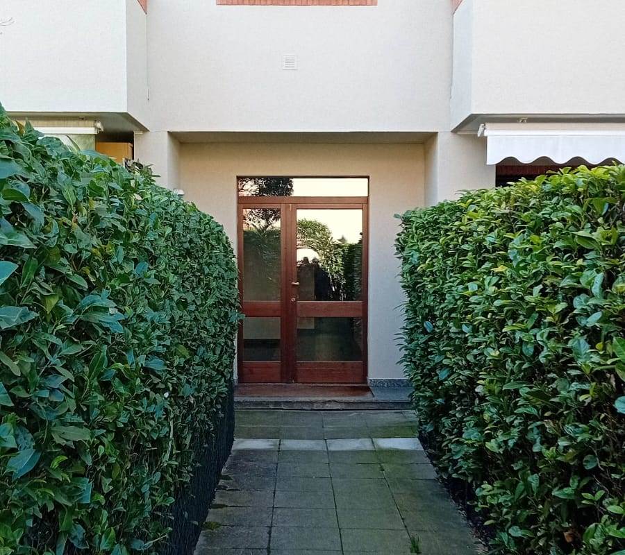 CARIMATE affitto TRILOCALE arredato con giardino