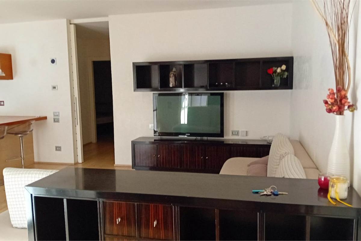 CARIMATE affitto TRILOCALE arredato con giardino