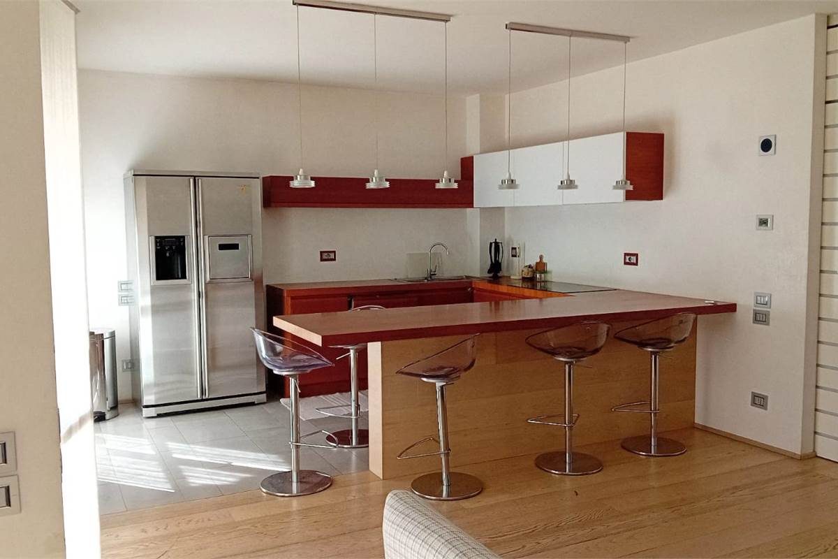 CARIMATE affitto TRILOCALE arredato con giardino