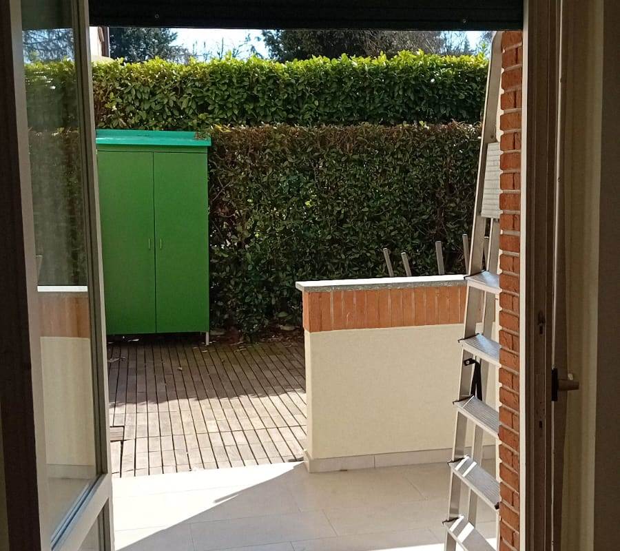 CARIMATE affitto TRILOCALE arredato con giardino