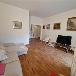 CANTU' Viale Madonna vendiamo TRILOCALE con box