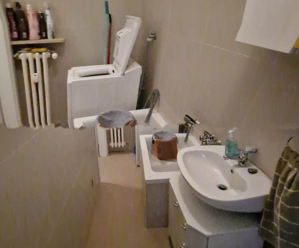 CANTU' Viale Madonna vendiamo TRILOCALE con box