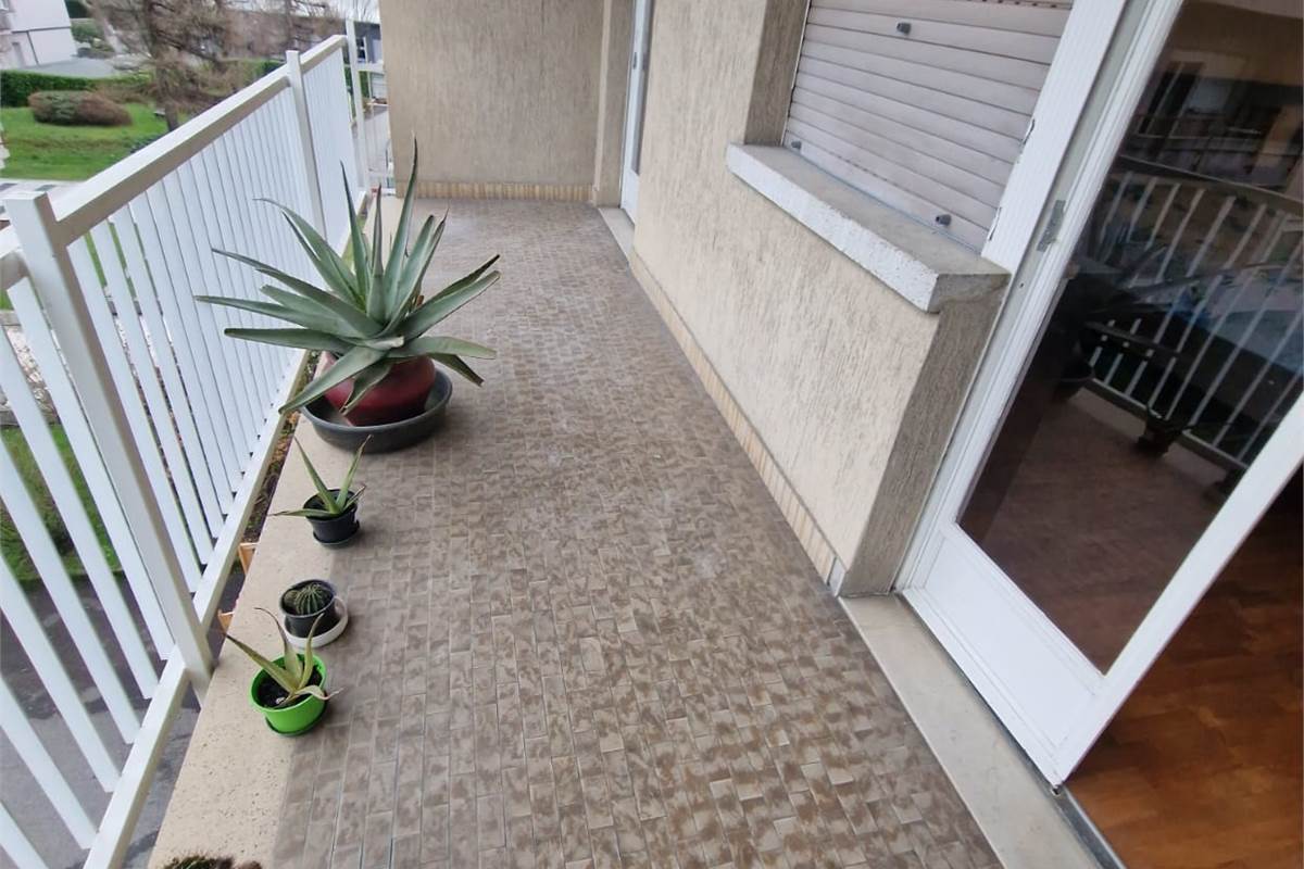 CANTU' Viale Madonna vendiamo TRILOCALE con box