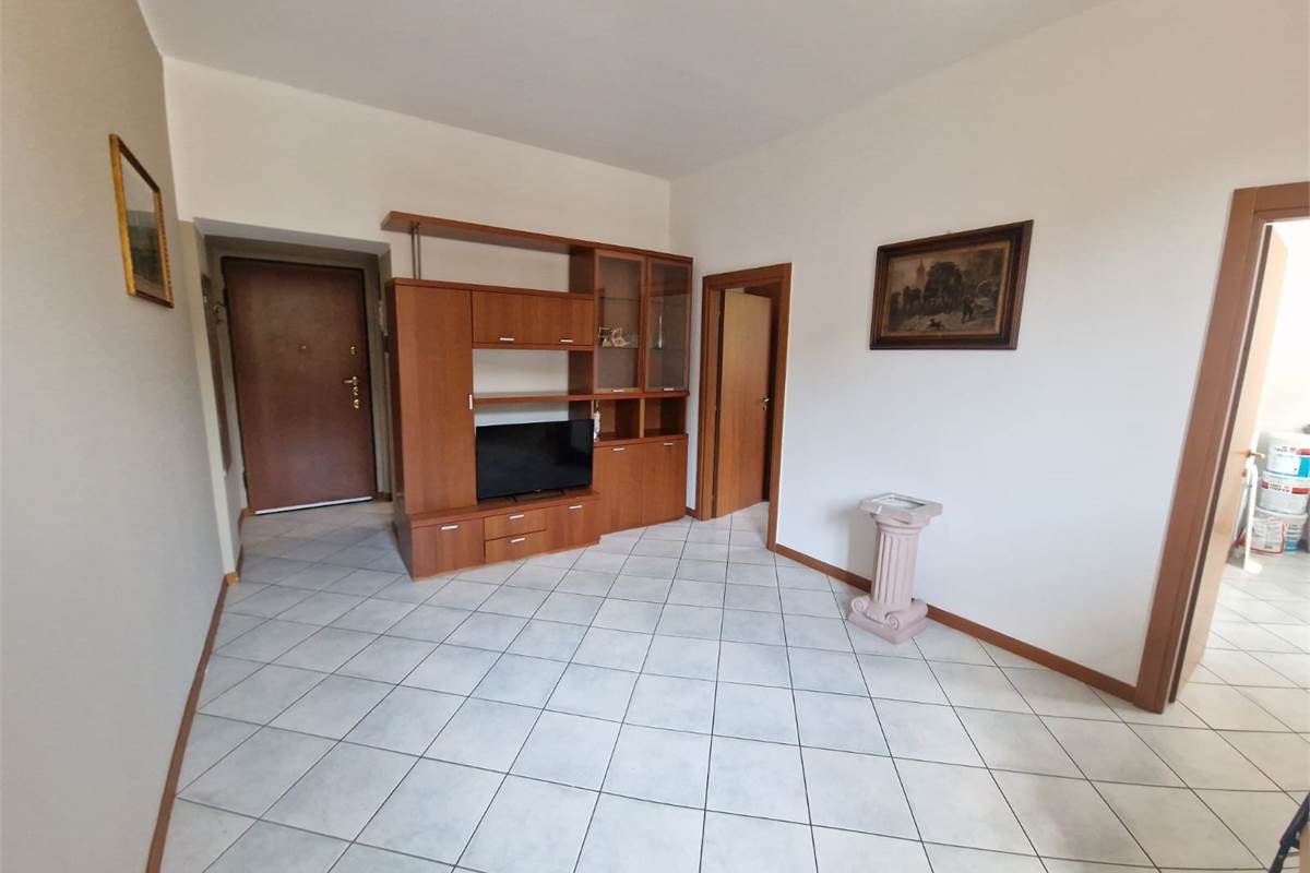 COMO TAVERNOLA affitto BILOCALE arredato