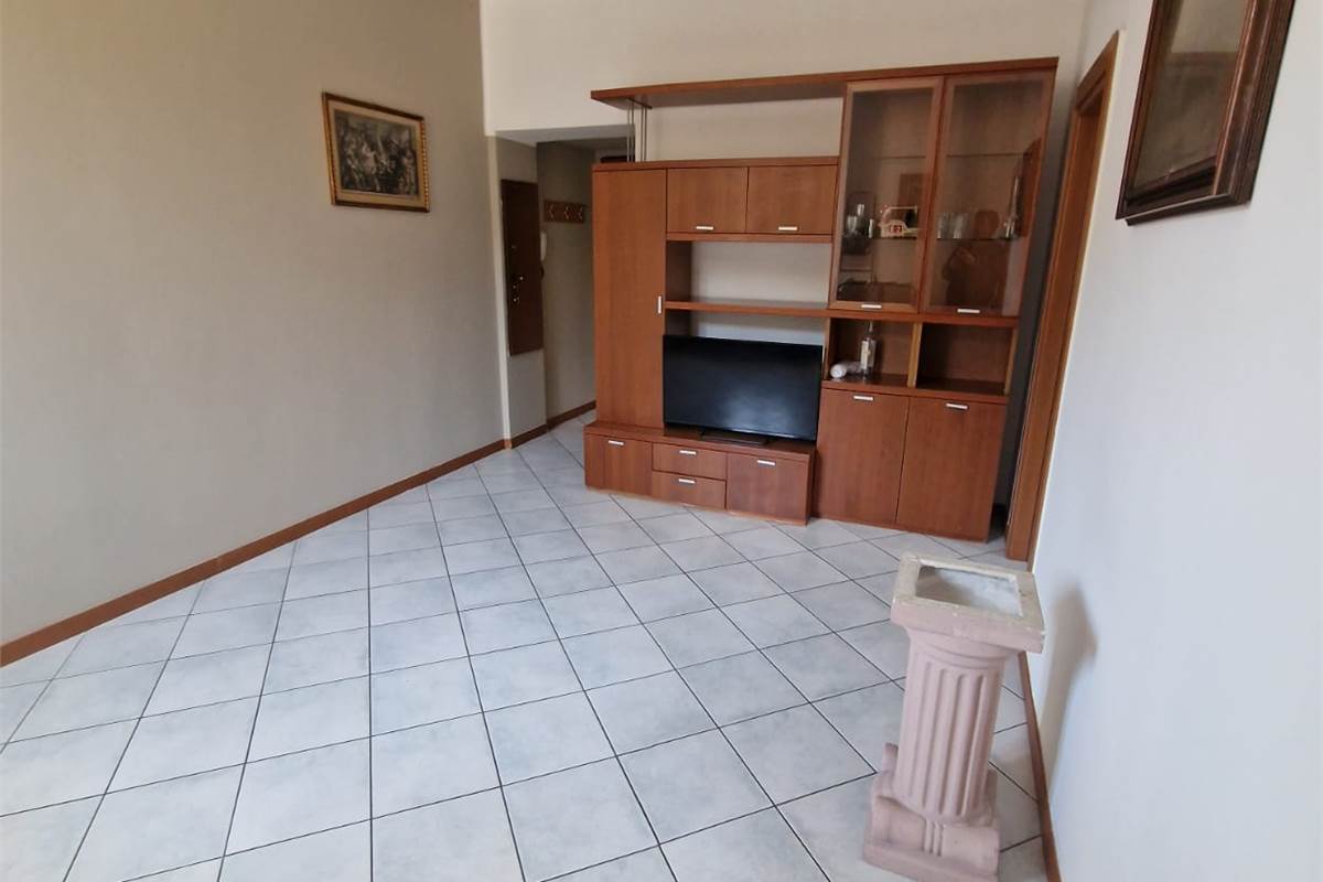 COMO TAVERNOLA affitto BILOCALE arredato