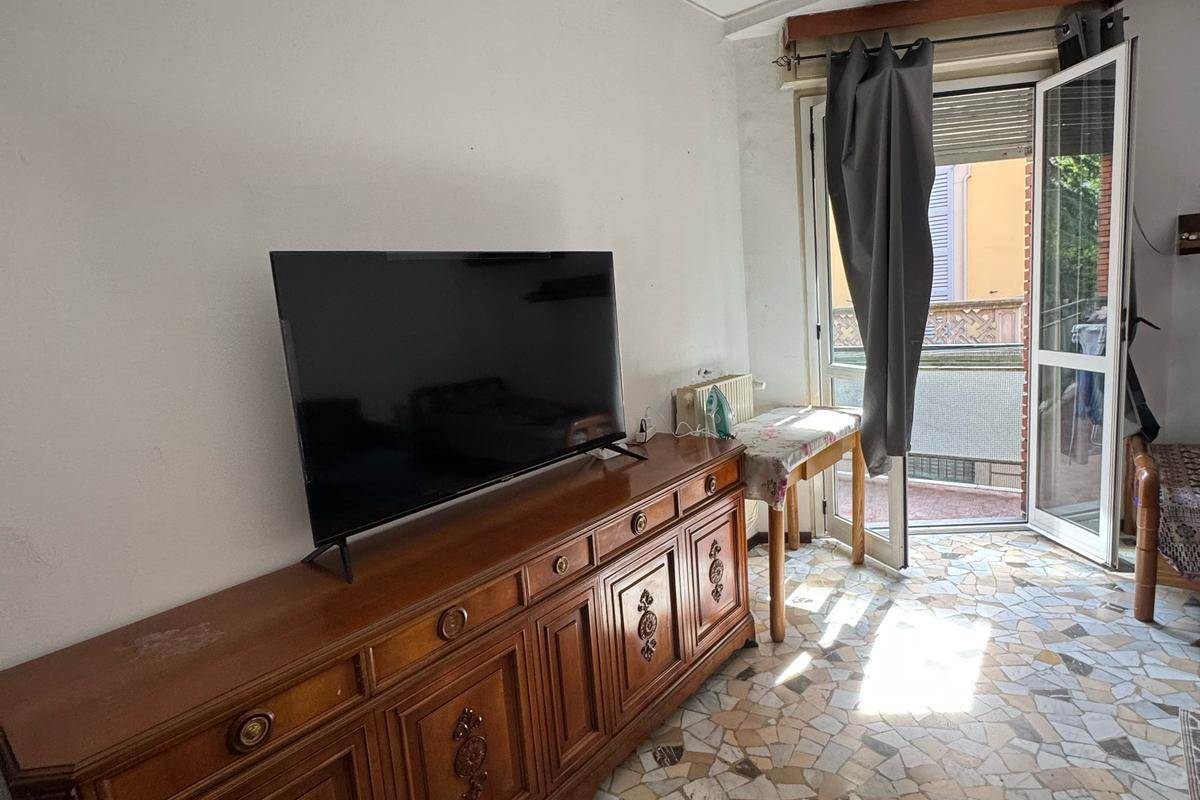 CANTU' vendo BILOCALE al primo piano con cantina