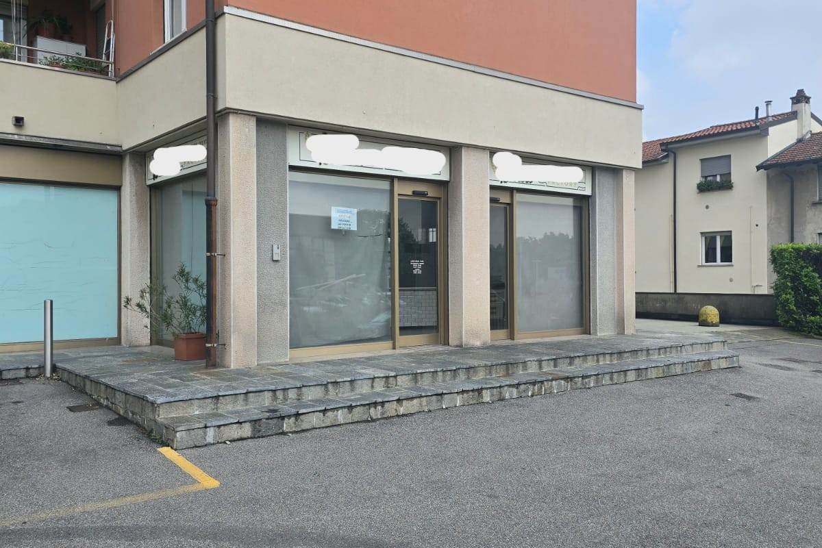 CANTU' Mirabello affitto NEGOZIO 