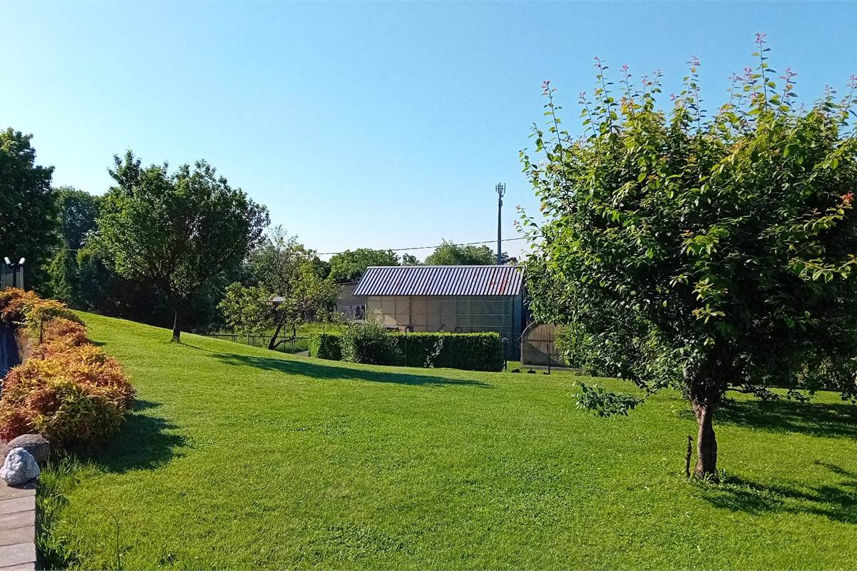 CANTU' Fecchio vendo VILLA con giardino