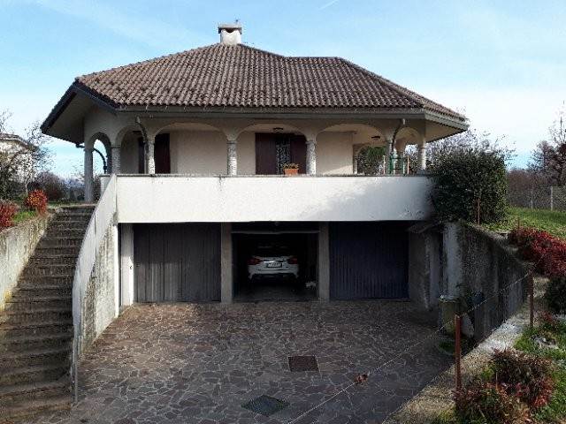 CANTU' Fecchio vendo VILLA con giardino