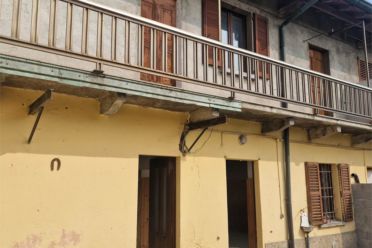 FIGINO S.ZA centro vendo CASA con giardino