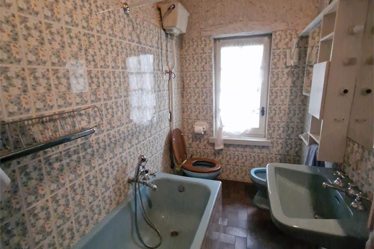 CANTU' vendo VILLA arredata con giardino privato
