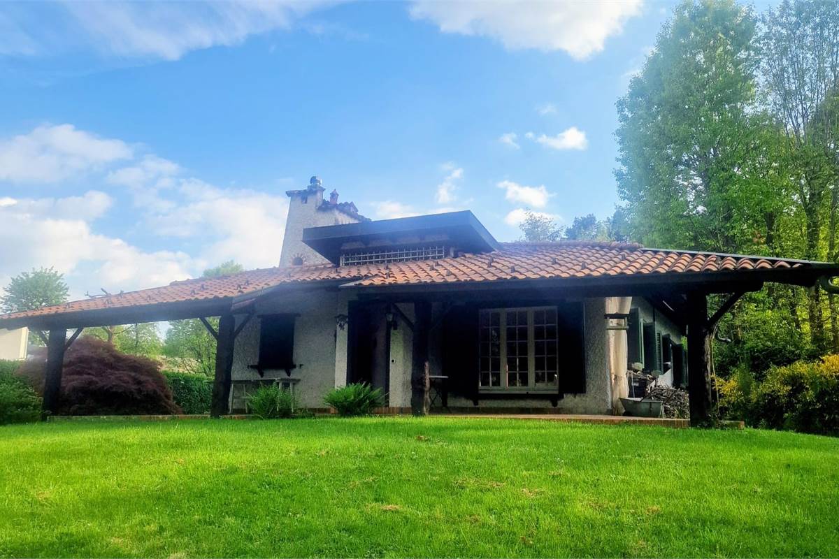 CANTU' vendo VILLA arredata con giardino privato