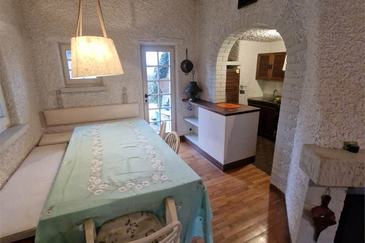 CANTU' vendo VILLA arredata con giardino privato