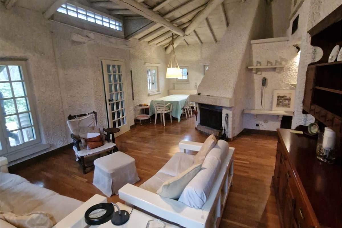 CANTU' vendo VILLA arredata con giardino privato