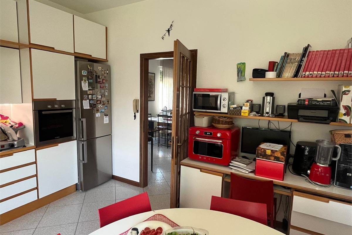 CANTU' vic centro affitto TRILOCALE arredato con taverna