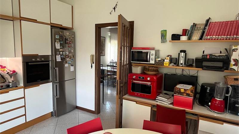 CANTU' vic centro affitto TRILOCALE arredato con taverna