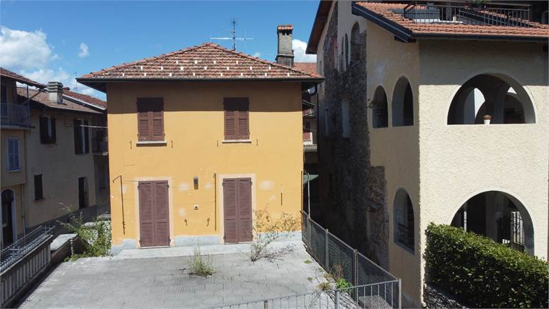 AGRA (VA) vendiamo CASA singola in centro paese 