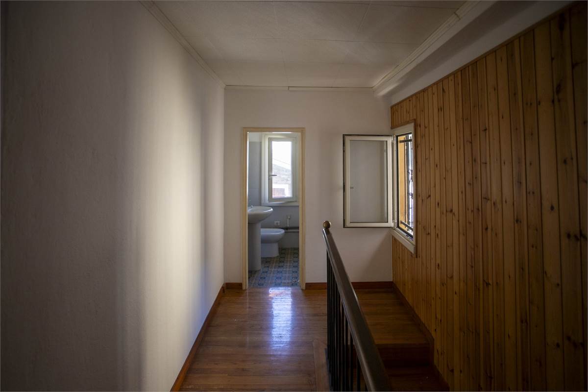 AGRA (VA) vendiamo CASA singola in centro paese 
