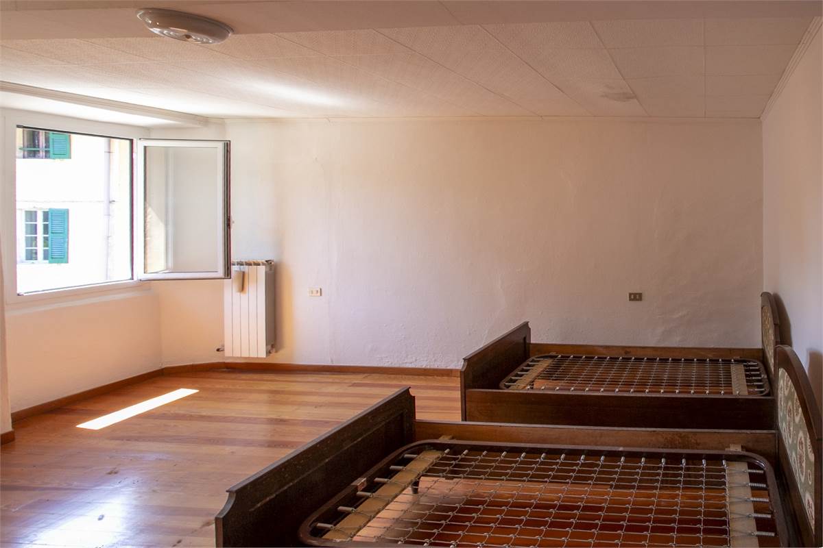 AGRA (VA) vendiamo CASA singola in centro paese 