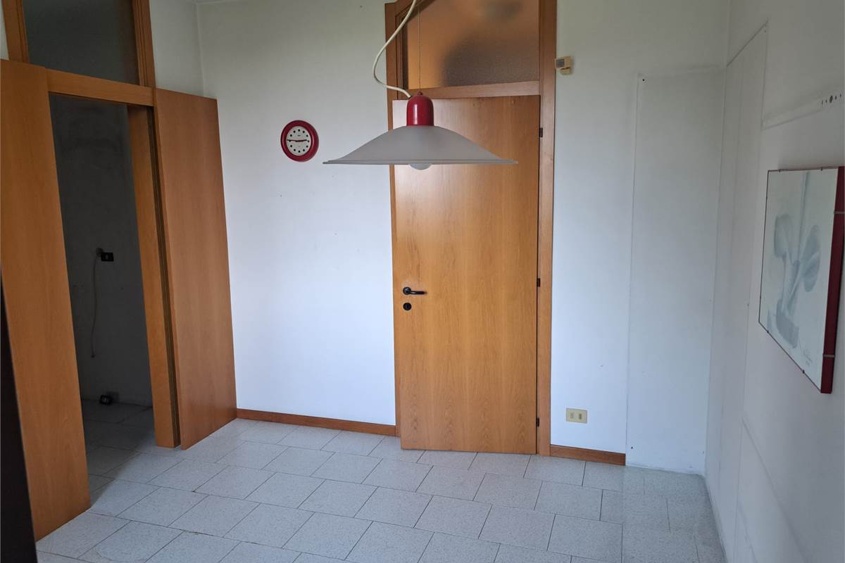 CANTU' Fecchio vendo VILLA con giardino