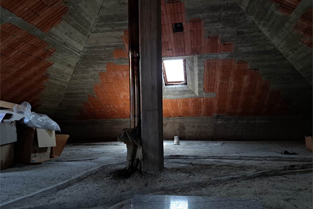 CANTU' Fecchio vendo VILLA con giardino