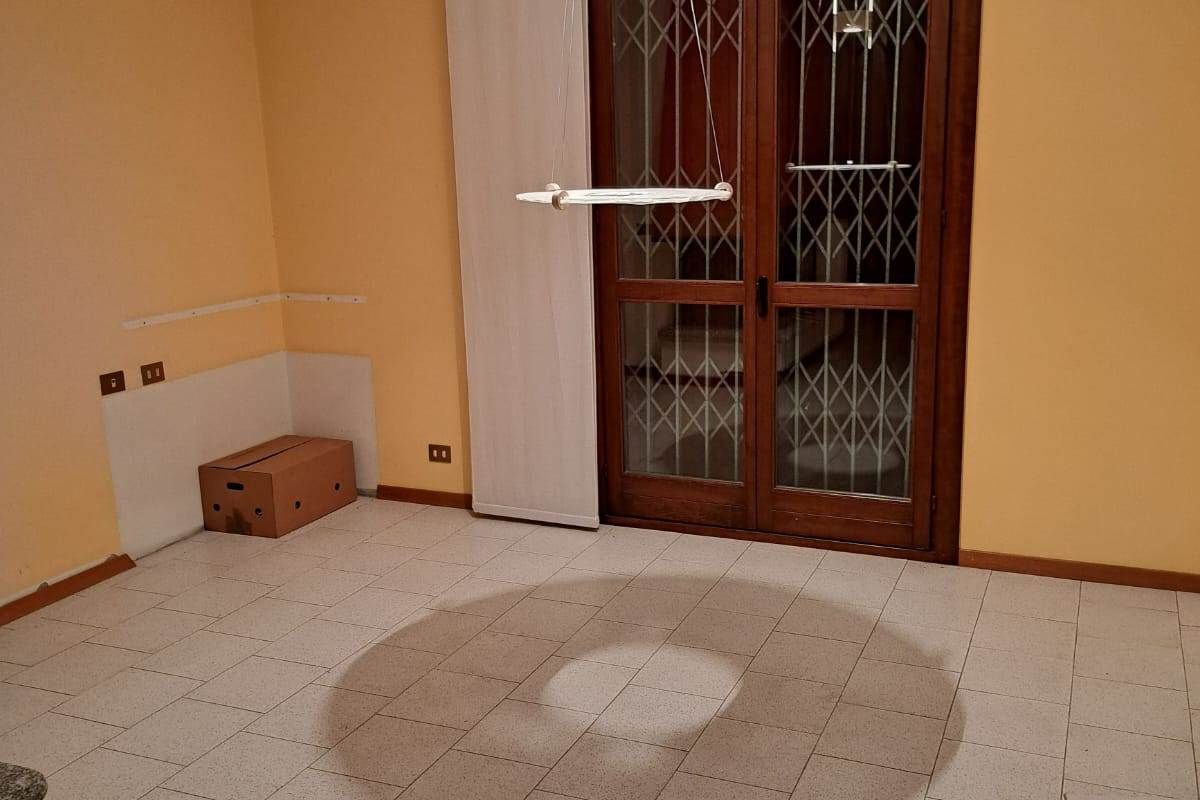 CANTU' Fecchio vendo VILLA con giardino