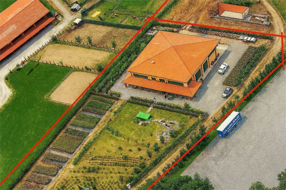 CARIMATE vendo CASA con CAPANNONE e TERRENO