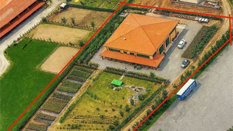 CARIMATE vendo CASA con CAPANNONE e TERRENO
