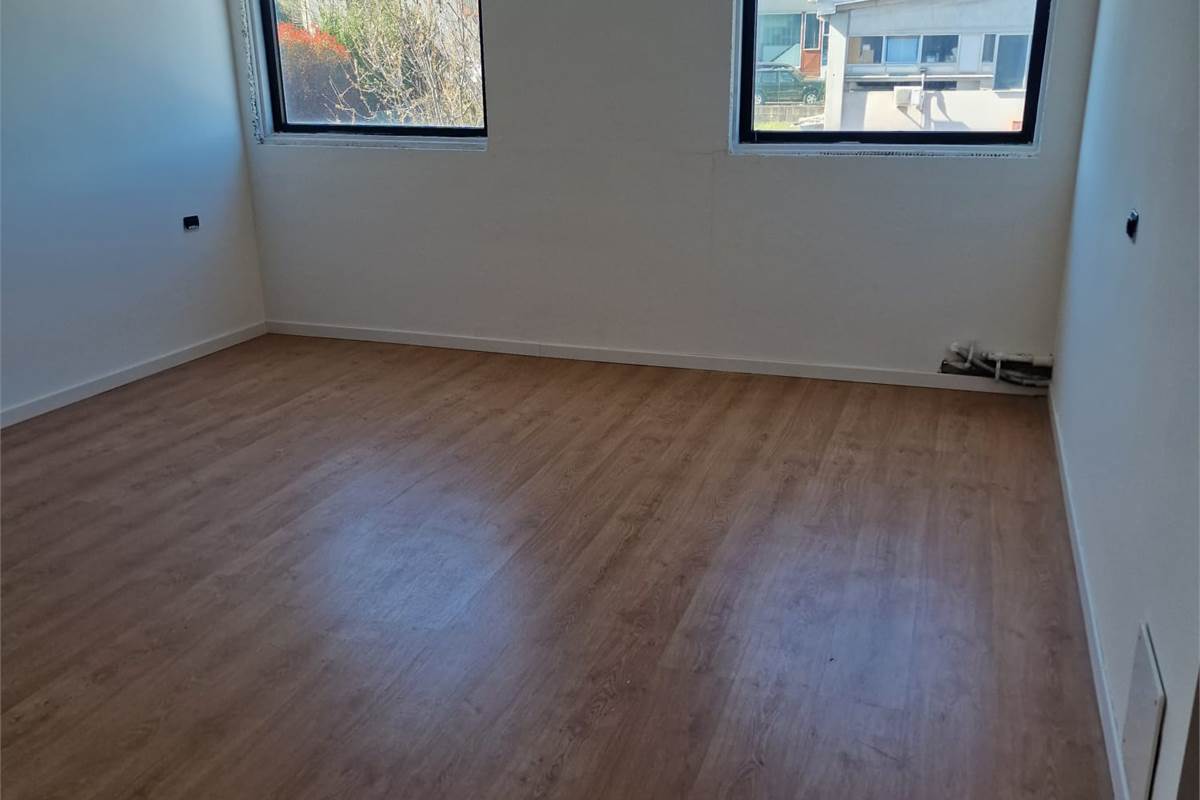 CUCCIAGO affittiamo UFFICIO mq 120 + parcheggio