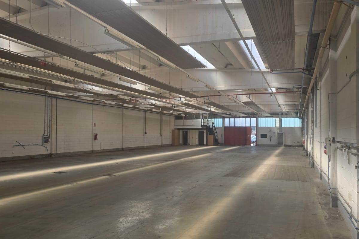 FIGINO SERENZA affittiamo CAPANNONE