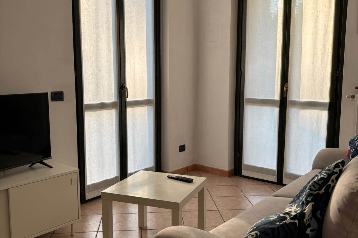 NOVEDRATE vendo VILLA BIFAMILIARE con giardino