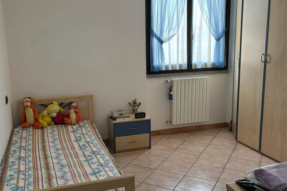 NOVEDRATE vendo VILLA BIFAMILIARE con giardino