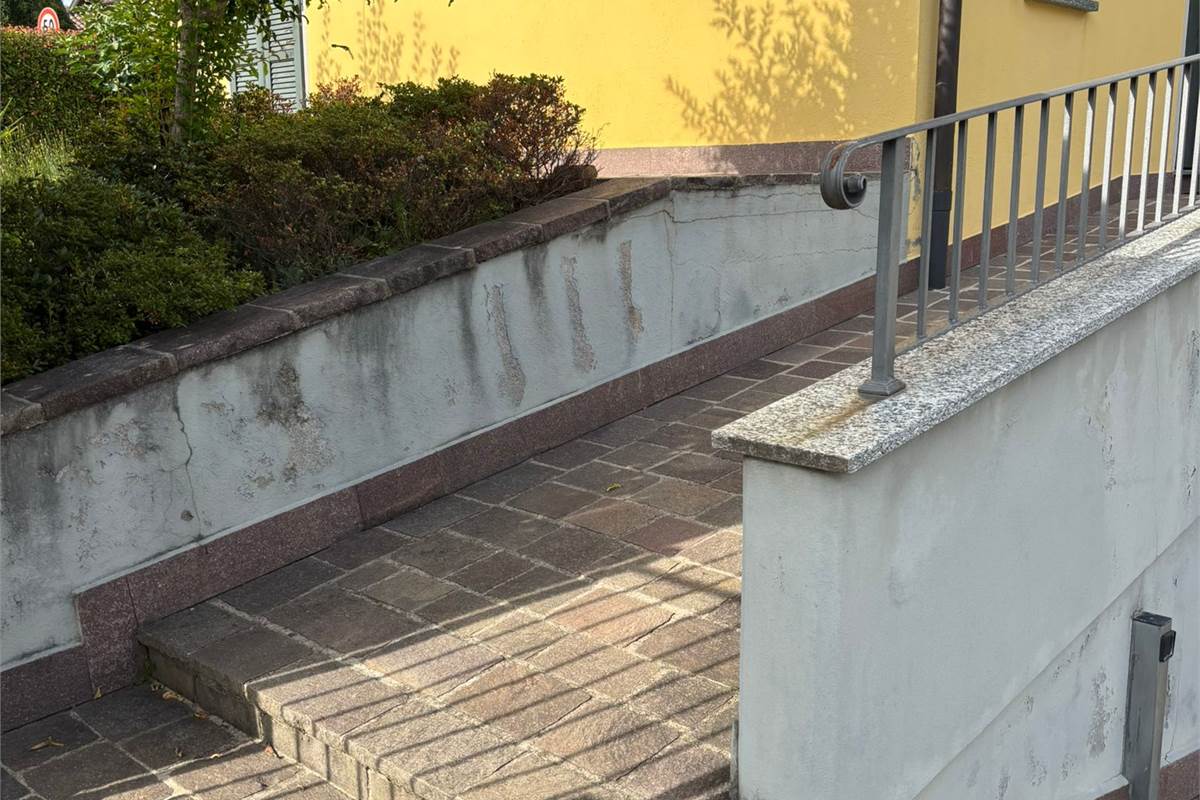NOVEDRATE vendo VILLA BIFAMILIARE con giardino