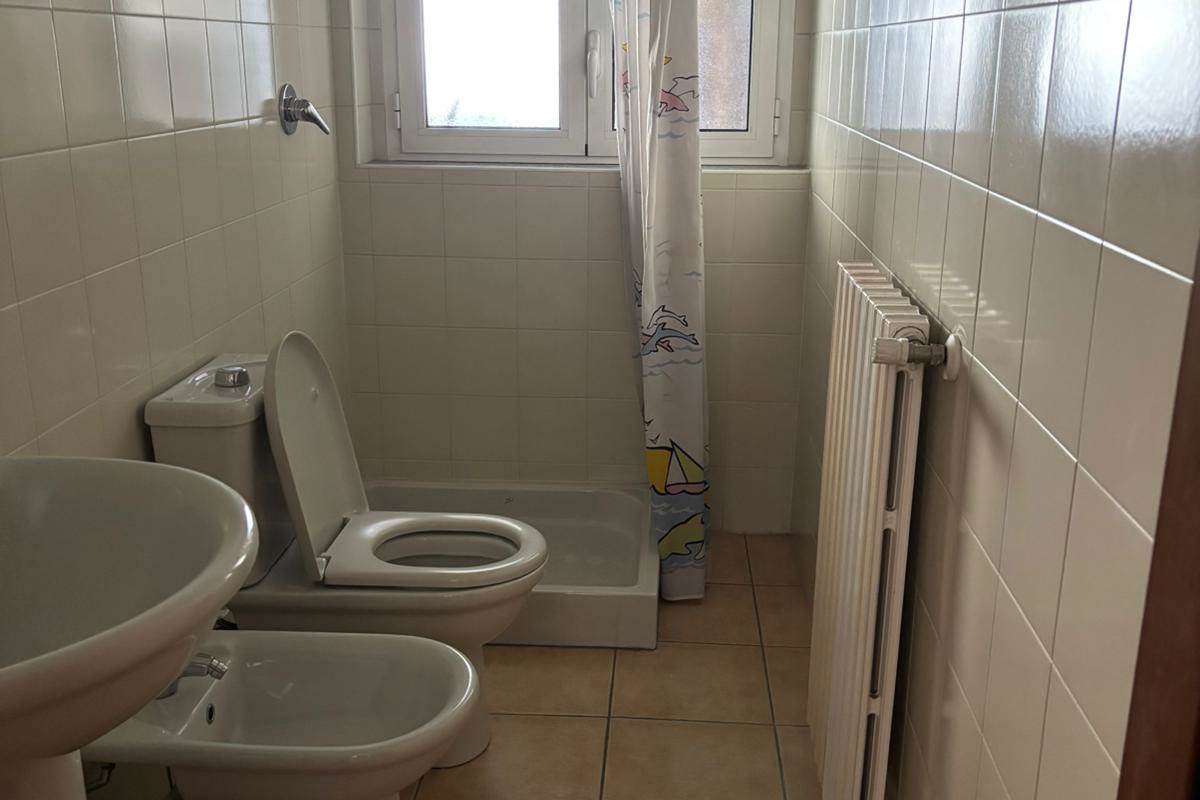 NOVEDRATE vendo VILLA BIFAMILIARE con giardino
