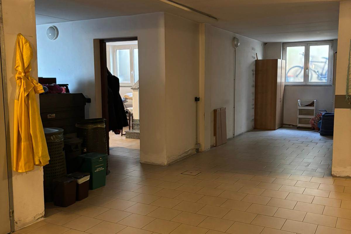 NOVEDRATE vendo VILLA BIFAMILIARE con giardino