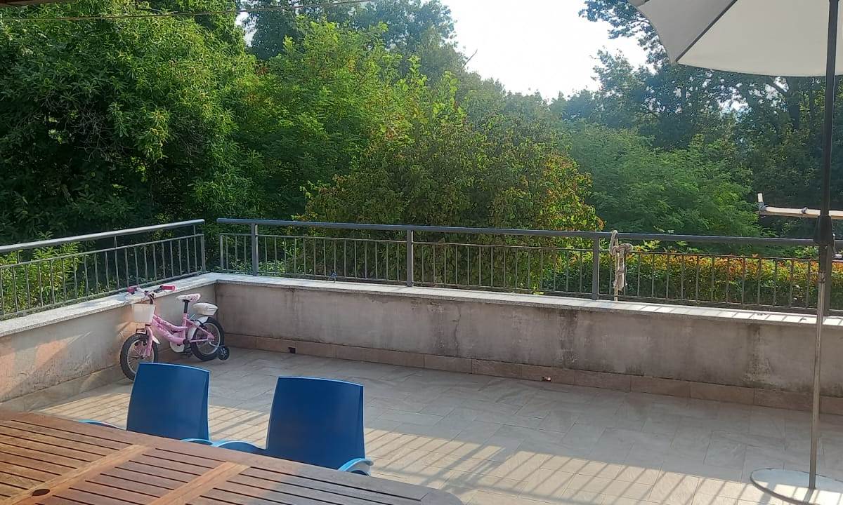 BRENNA vendiamo PORZIONE DI CASA con giardino