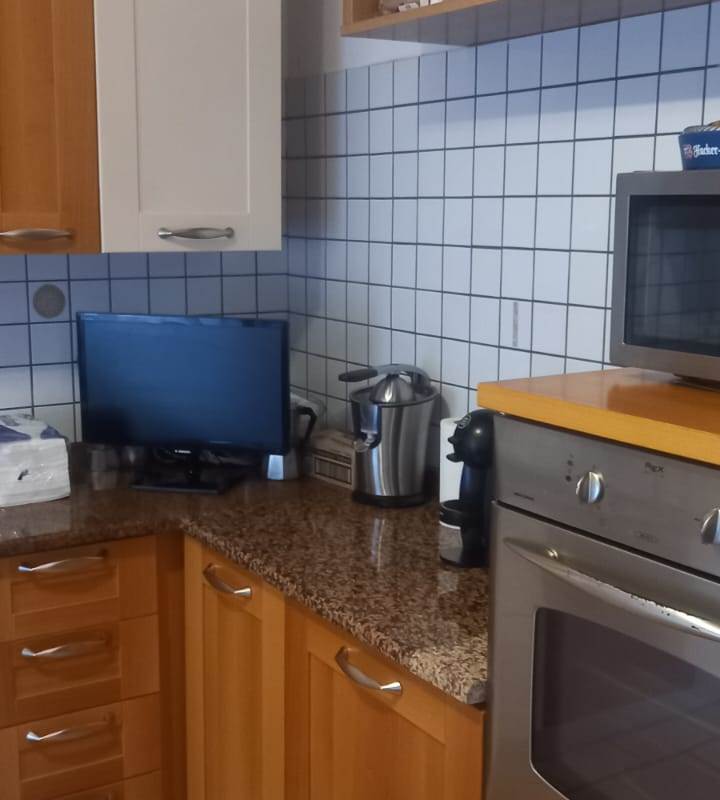 BRENNA vendiamo PORZIONE DI CASA con giardino